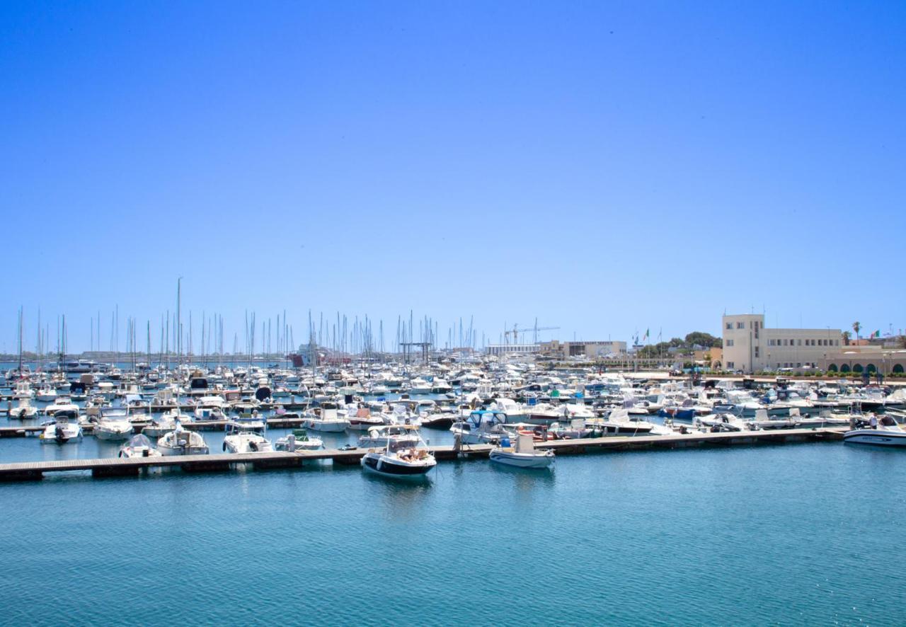 Casa Colombo - The Fab Stay Brindisi Buitenkant foto